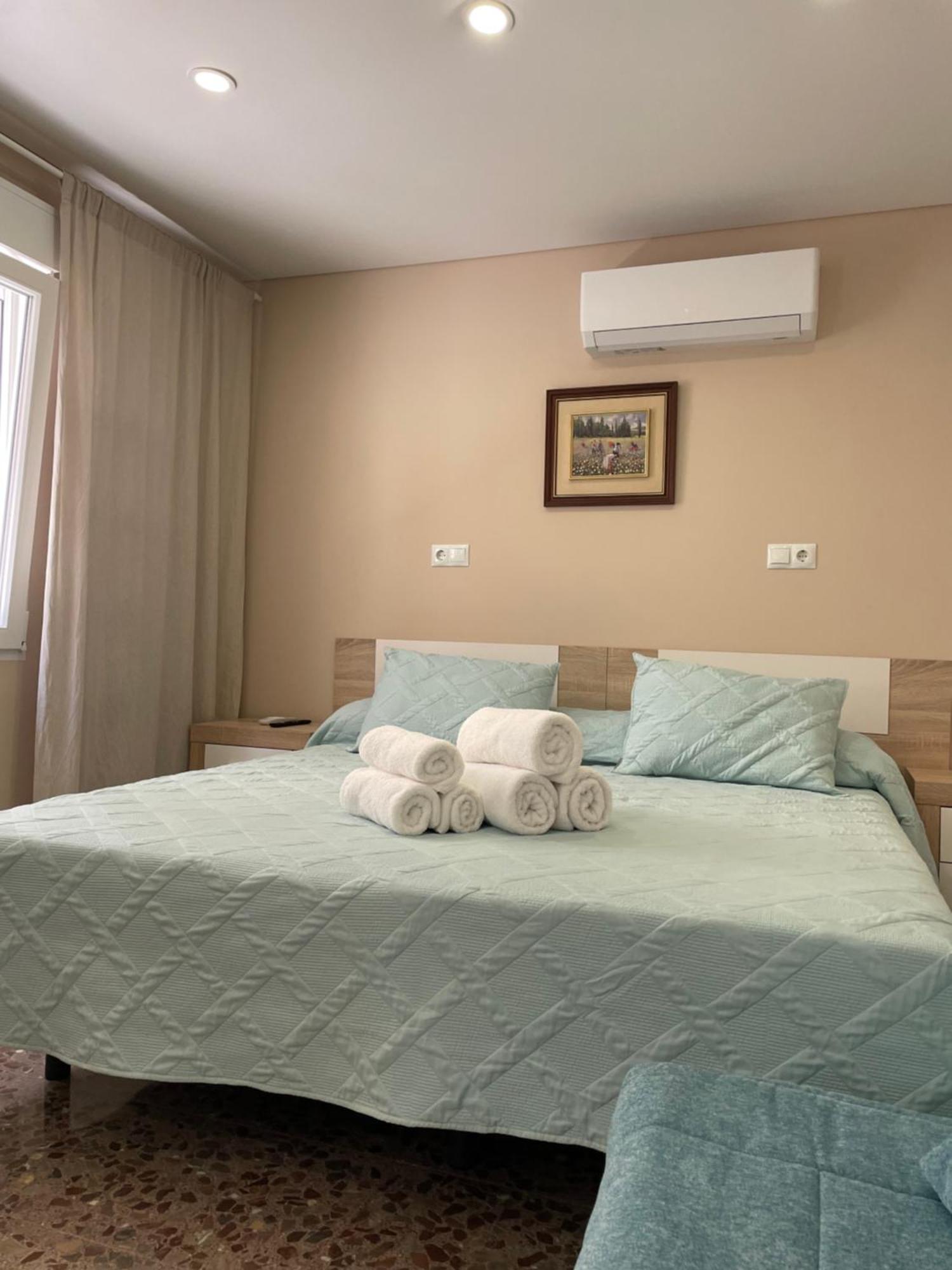 Apartamentos Pelicano Benidorm Esterno foto