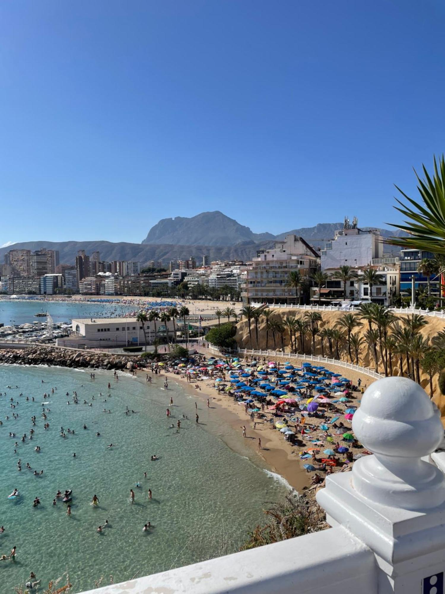 Apartamentos Pelicano Benidorm Esterno foto