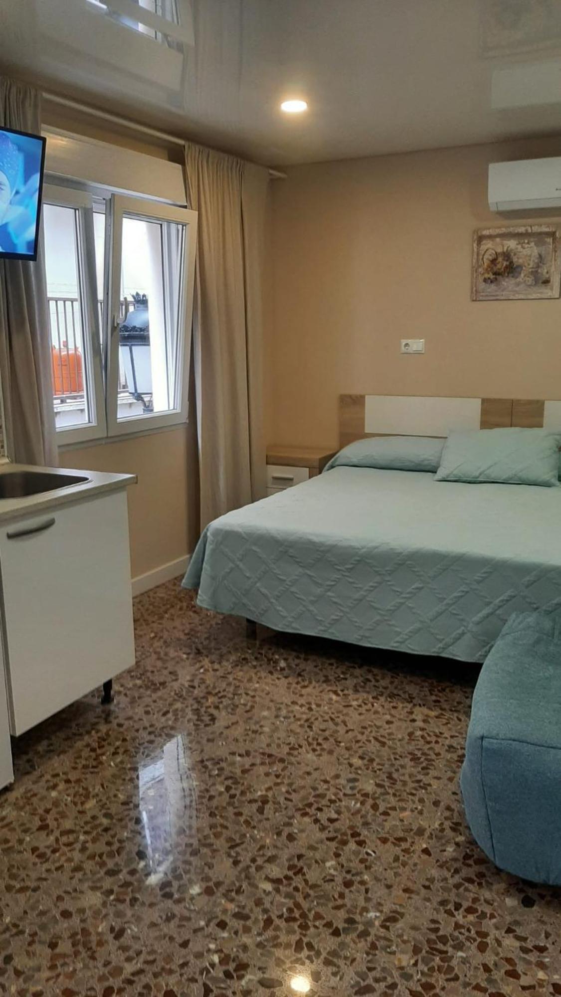Apartamentos Pelicano Benidorm Esterno foto