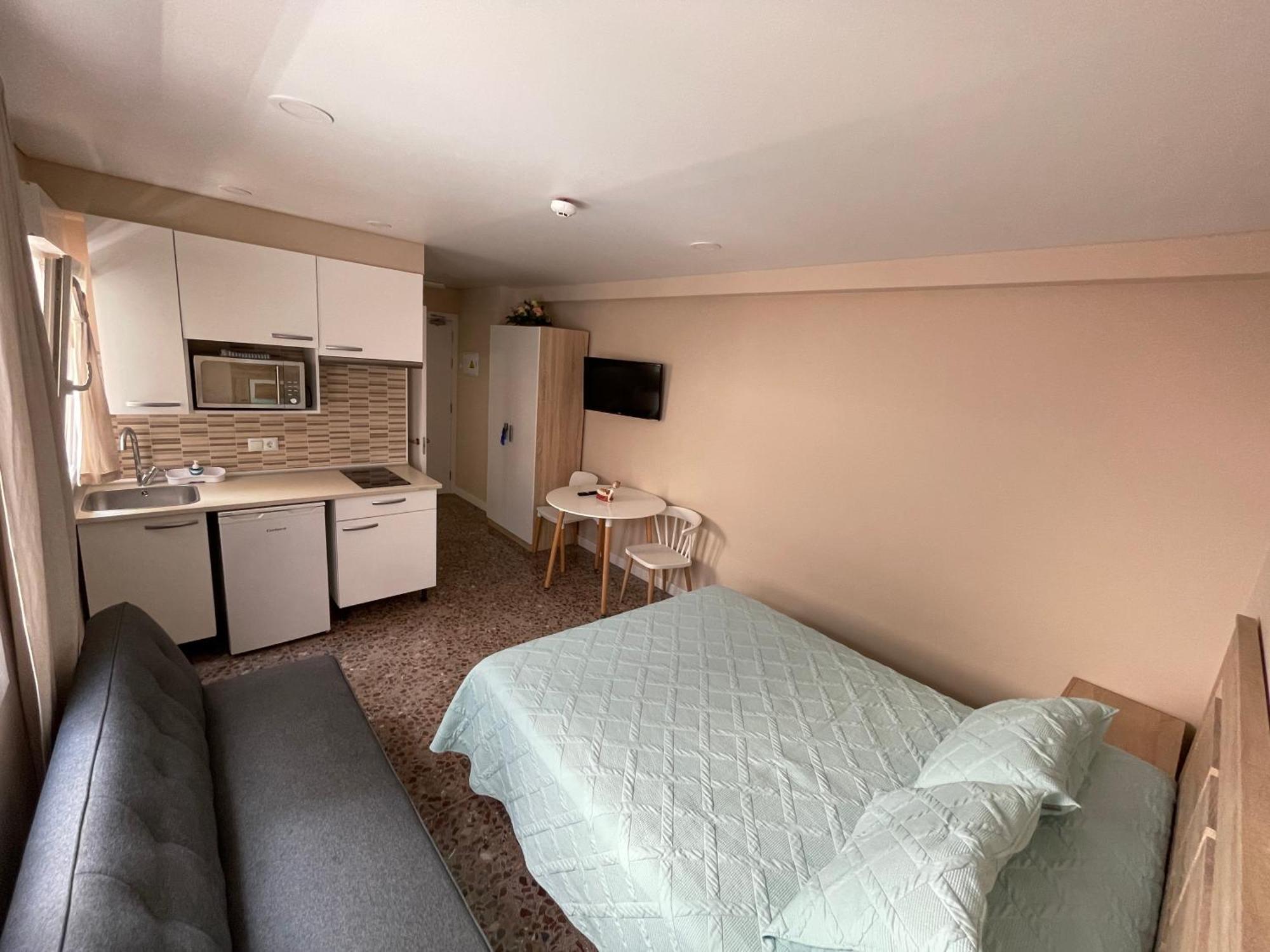 Apartamentos Pelicano Benidorm Esterno foto